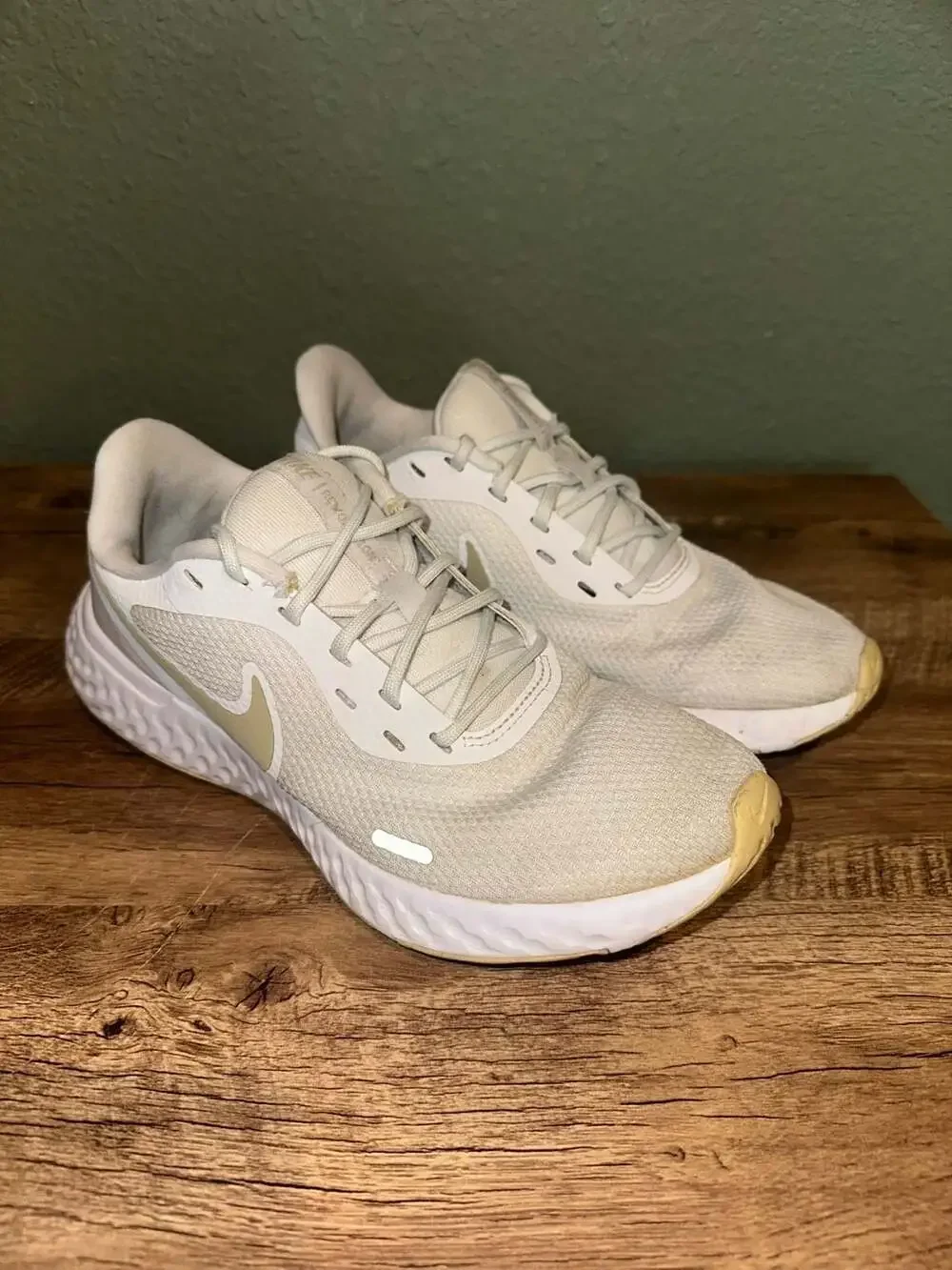 Nike Revolution 5 White Gold Women's Running Sneaker Shoes BQ3207-108